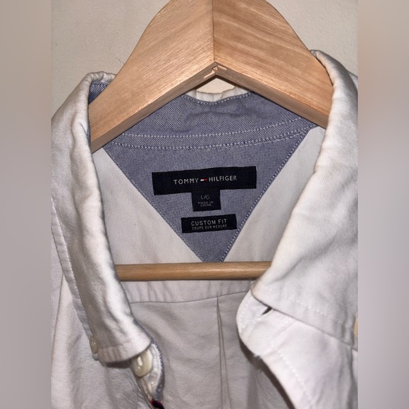 Tommy Hilfiger Men's New England Brooks Classic Fit Shirt - Picture 2 of 3